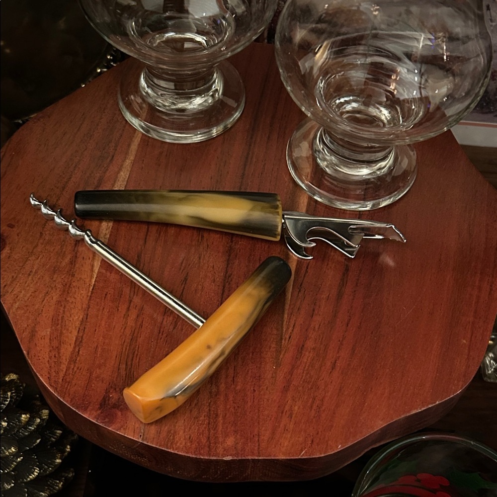 Trav-L-Bar Vintage Bottle and Corkscrew Opener with Bakelite Handle - Picture 3 of 3